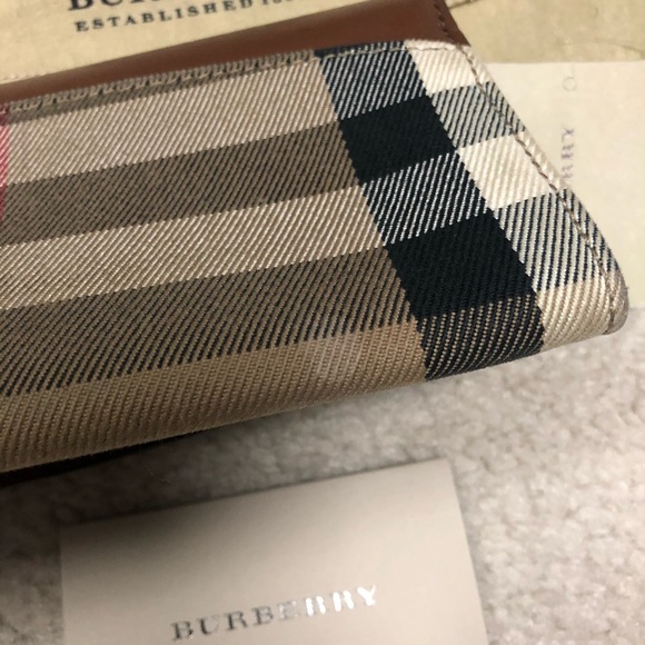 Burberry Wallet - Picture 7 of 11